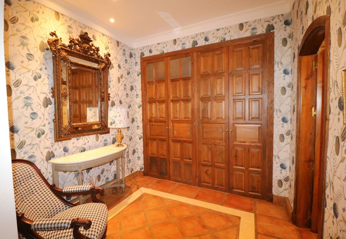7 sypialnia Finka/Dom wiejski na sprzedaż w La Mairena z basenem garażem - 7 975 000 € (Ref: 10057399)