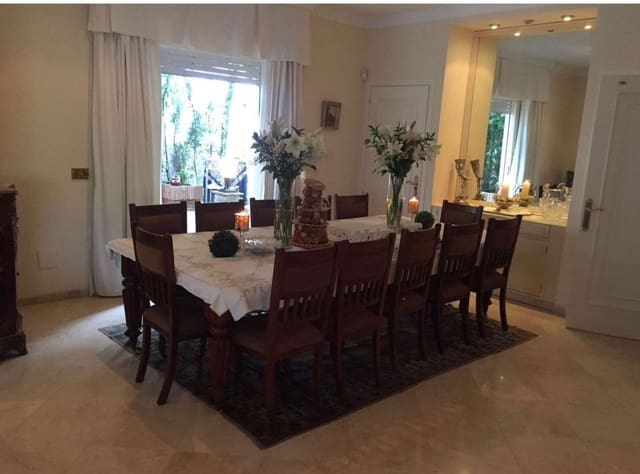 Chalet de 5 habitaciones en Los Monteros, Marbella en venta con piscina garaje - 3.900.000 € (Ref: 10057400)