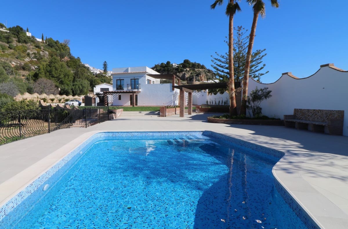 7 sovrum Villa till salu i Mijas med pool garage - 1 697 000 € (Ref: 10057403)