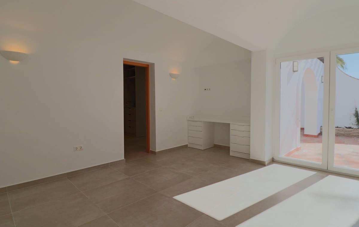7 sovrum Villa till salu i Mijas med pool garage - 1 697 000 € (Ref: 10057403)