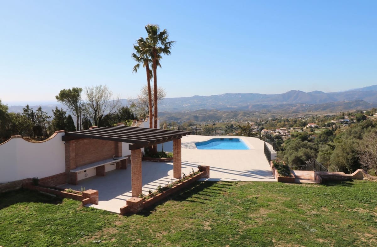 7 sovrum Villa till salu i Mijas med pool garage - 1 697 000 € (Ref: 10057403)