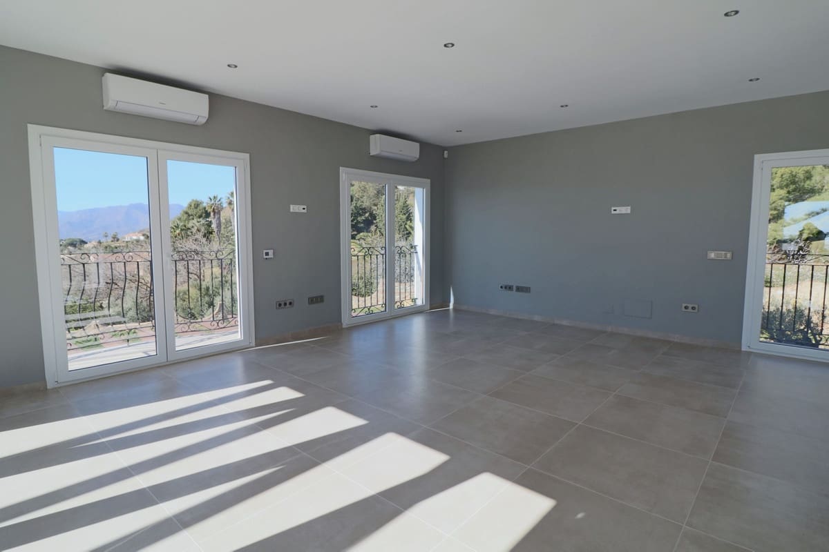 7 sovrum Villa till salu i Mijas med pool garage - 1 697 000 € (Ref: 10057403)