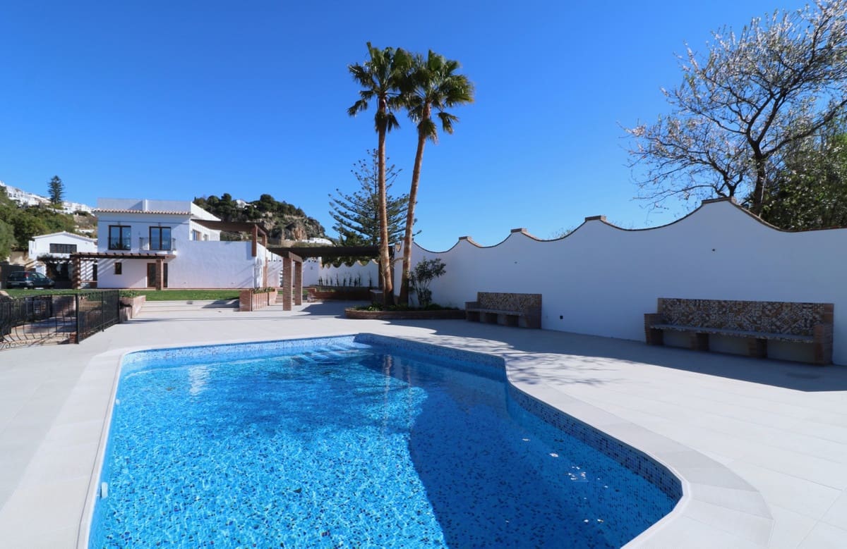 7 sovrum Villa till salu i Mijas med pool garage - 1 697 000 € (Ref: 10057403)