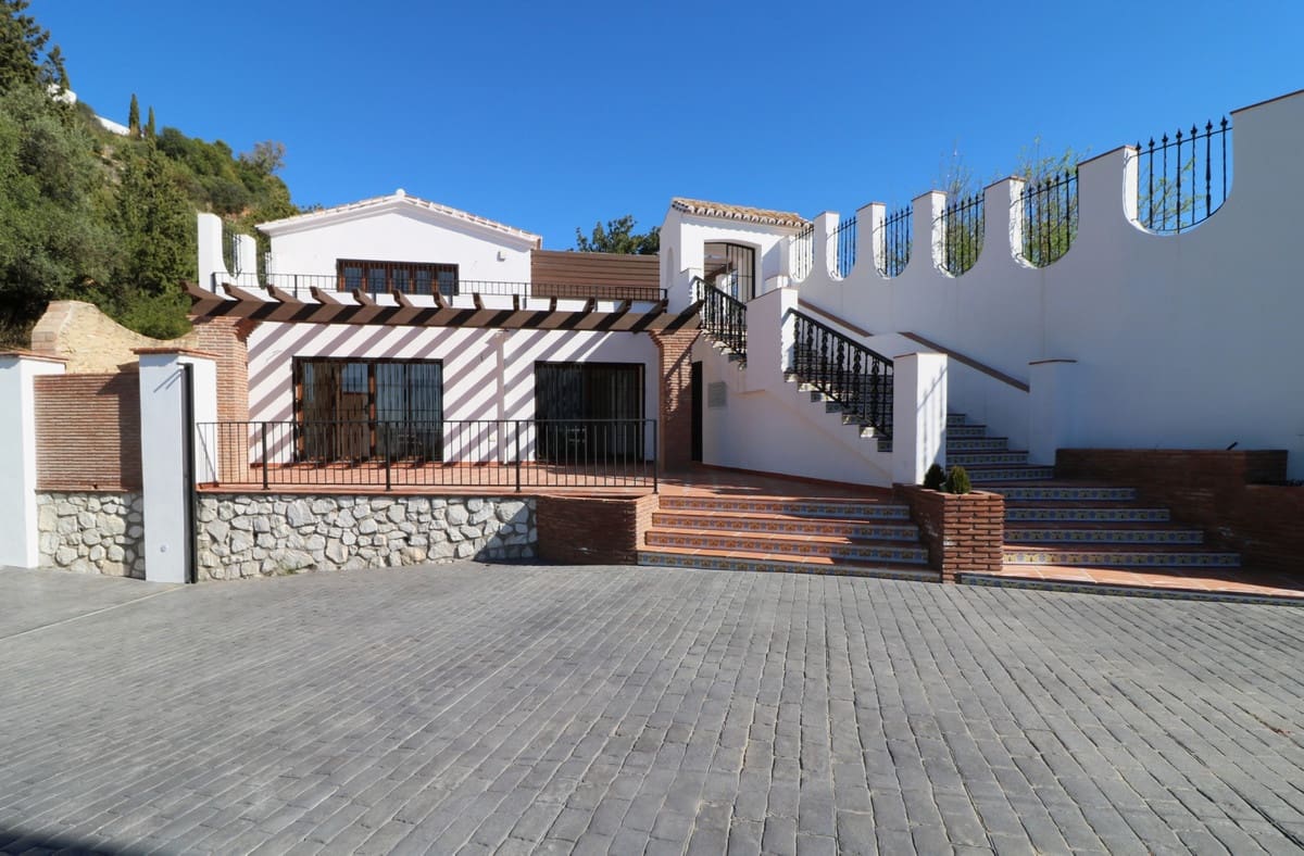 7 sovrum Villa till salu i Mijas med pool garage - 1 697 000 € (Ref: 10057403)