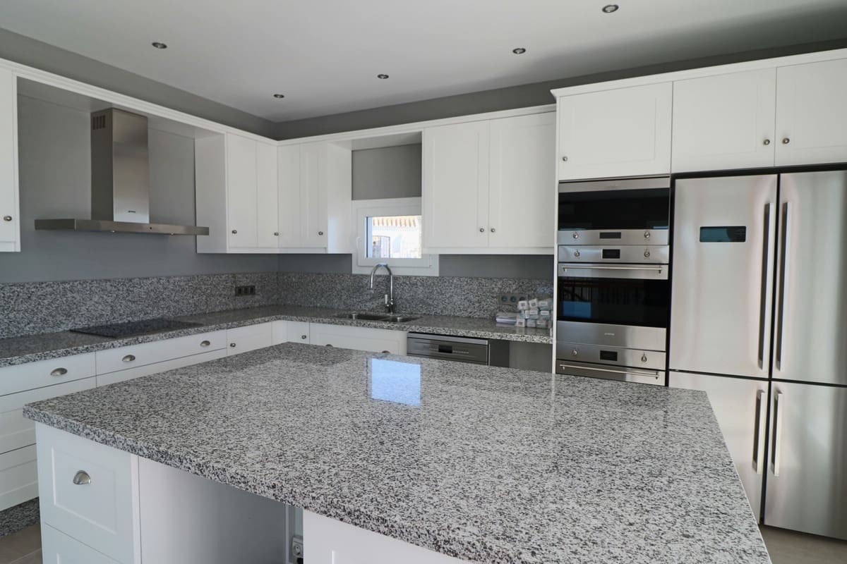 7 sovrum Villa till salu i Mijas med pool garage - 1 697 000 € (Ref: 10057403)