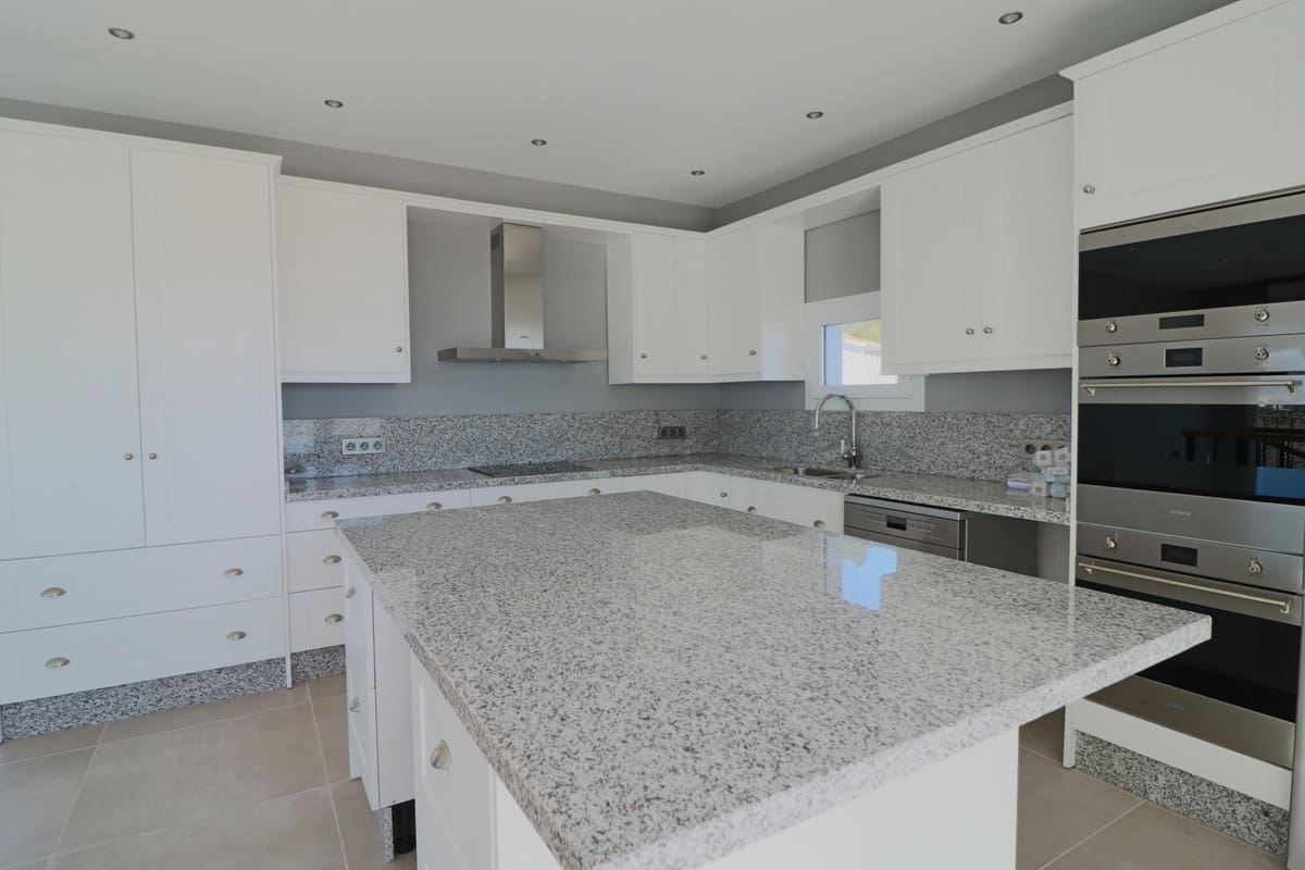 7 sovrum Villa till salu i Mijas med pool garage - 1 697 000 € (Ref: 10057403)