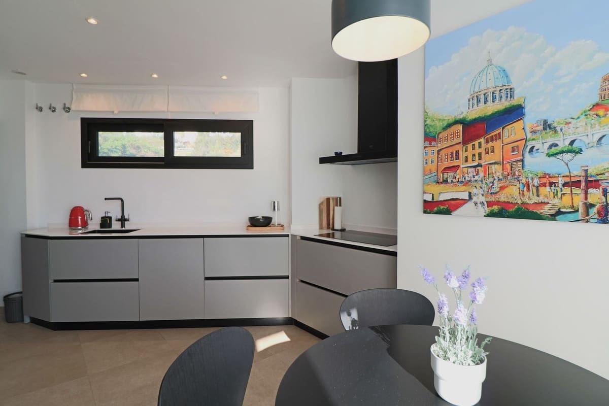 4 soverom Kjedet enebolig til salgs i Fuengirola med svømmebasseng garasje - € 795 000 (Ref: 10057404)