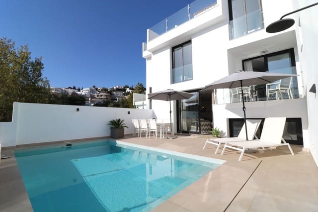 Pareado de 4 habitaciones en Fuengirola en venta con piscina garaje - 795.000 € (Ref: 10057404)
