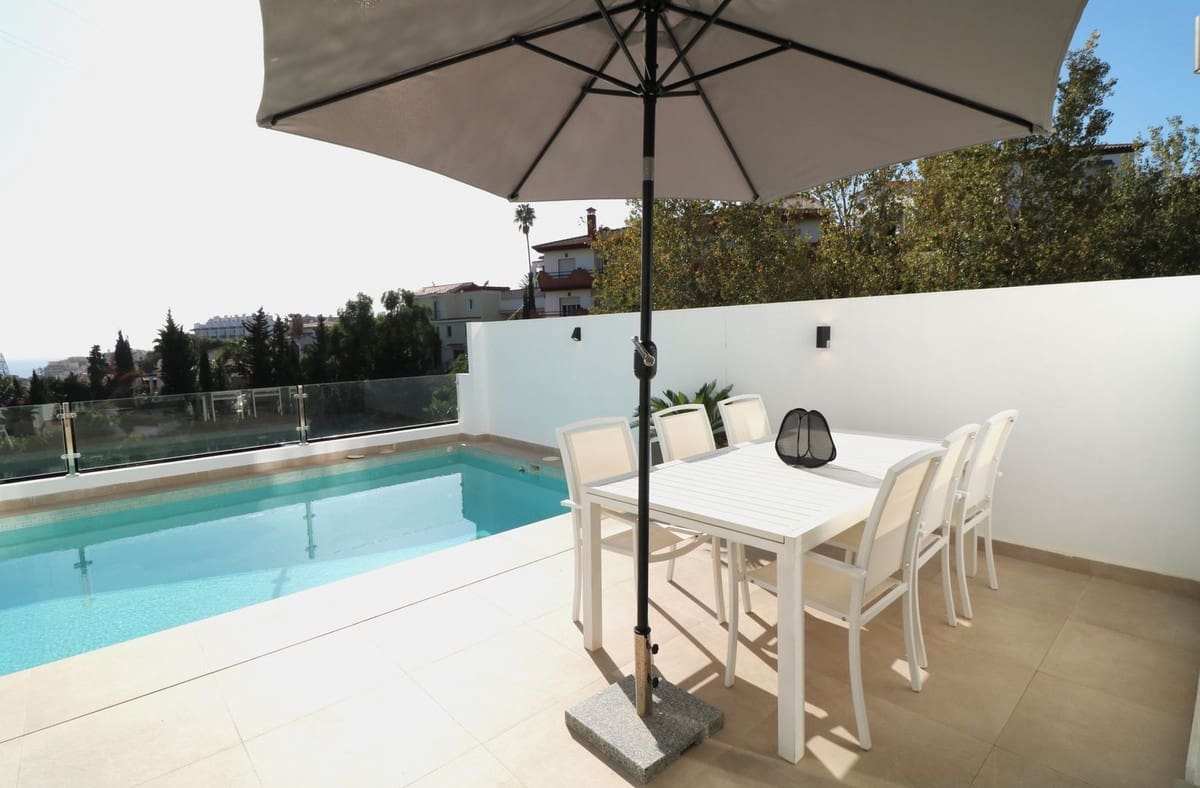 4 soverom Kjedet enebolig til salgs i Fuengirola med svømmebasseng garasje - € 795 000 (Ref: 10057404)
