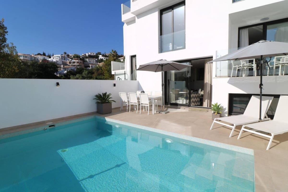 4 soverom Kjedet enebolig til salgs i Fuengirola med svømmebasseng garasje - € 795 000 (Ref: 10057404)