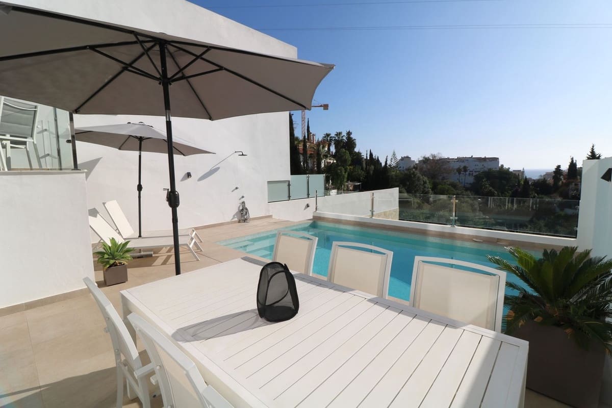 4 soverom Kjedet enebolig til salgs i Fuengirola med svømmebasseng garasje - € 795 000 (Ref: 10057404)