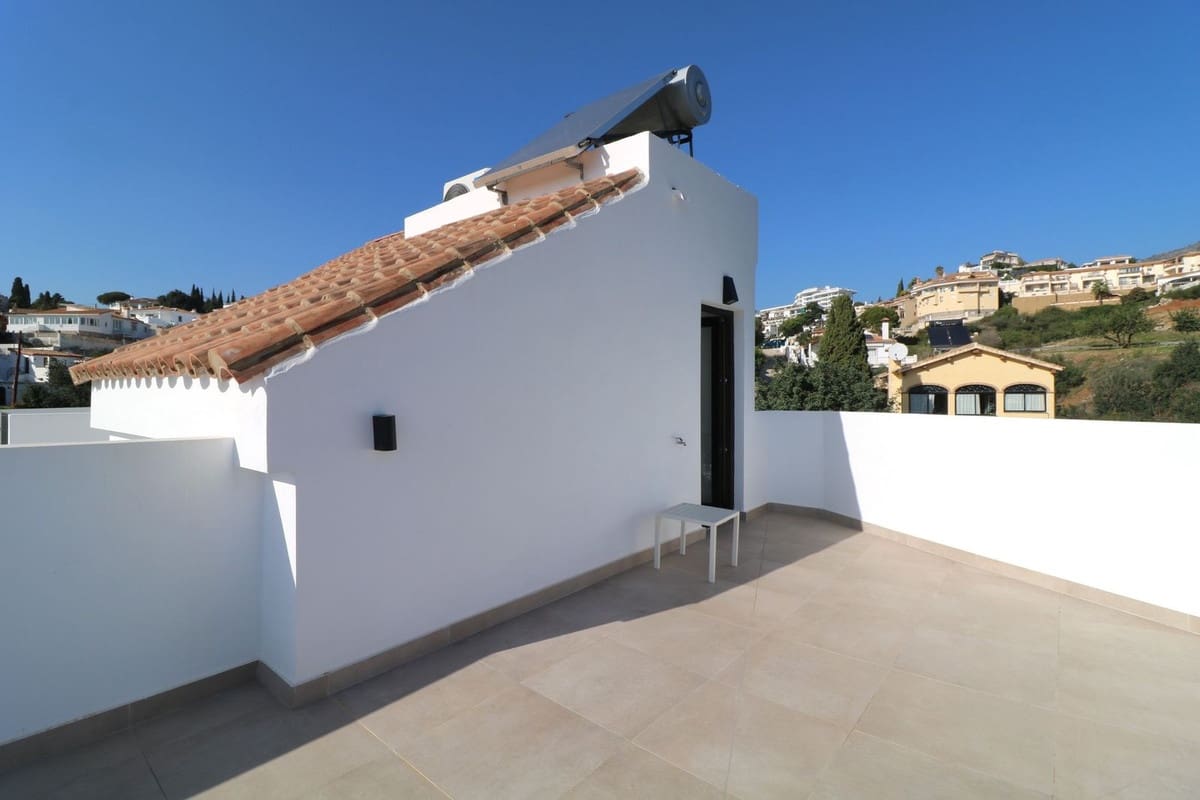 4 soverom Kjedet enebolig til salgs i Fuengirola med svømmebasseng garasje - € 795 000 (Ref: 10057404)