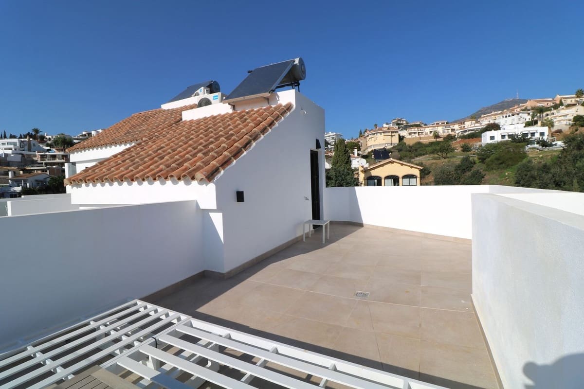 4 soverom Kjedet enebolig til salgs i Fuengirola med svømmebasseng garasje - € 795 000 (Ref: 10057404)