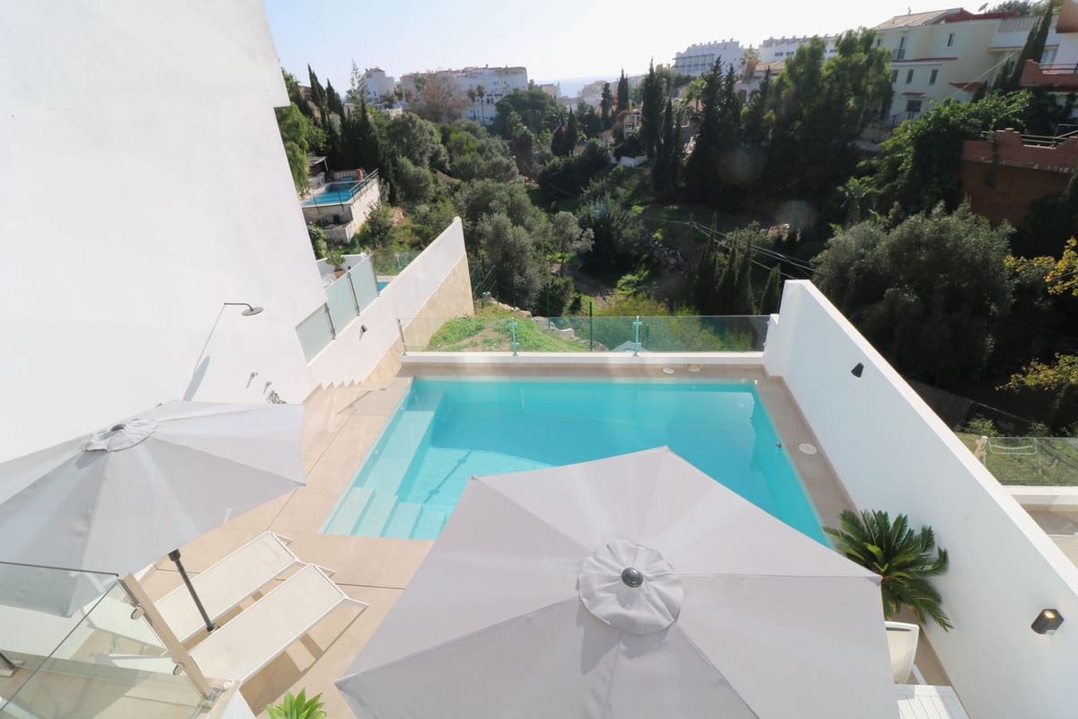4 soverom Kjedet enebolig til salgs i Fuengirola med svømmebasseng garasje - € 795 000 (Ref: 10057404)