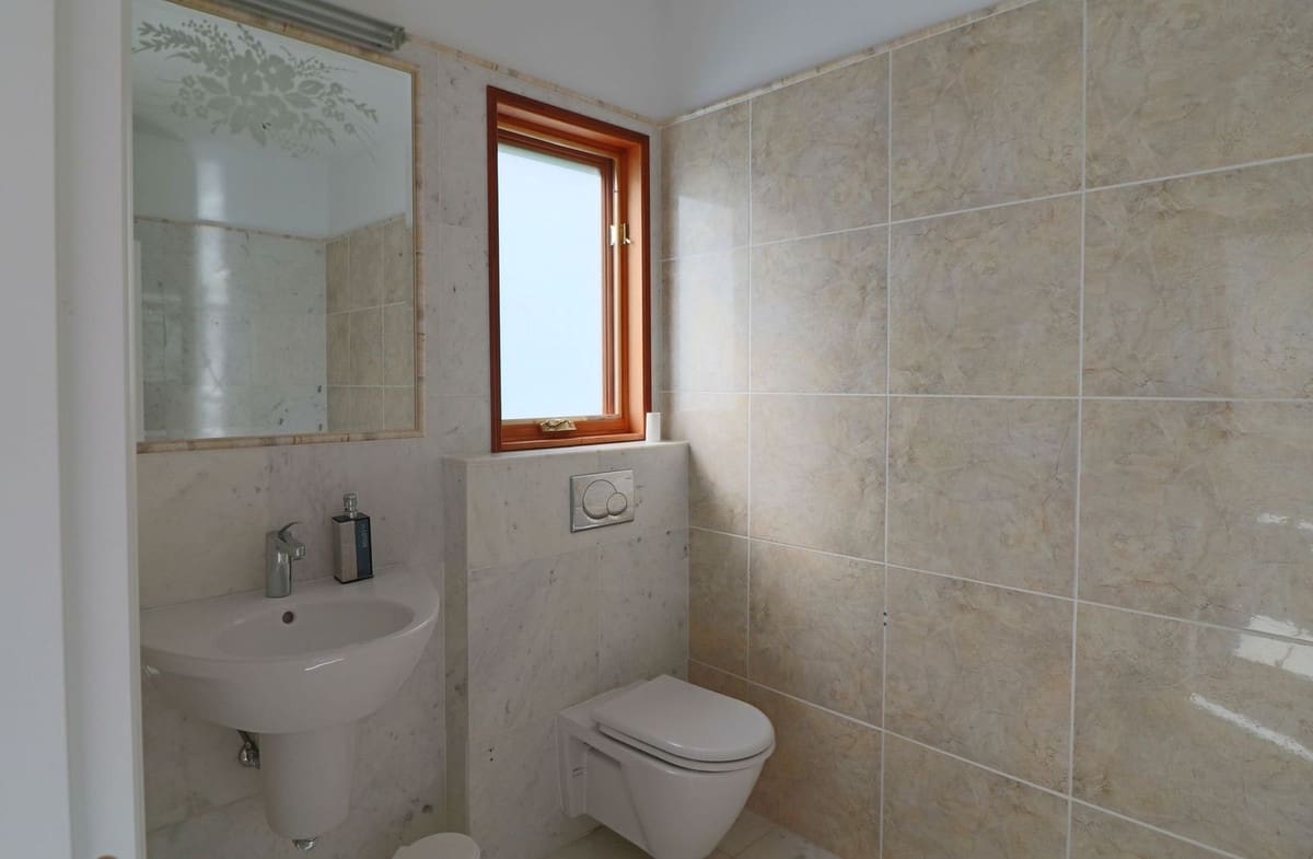 7 Zimmer Villa zu verkaufen in Benahavis mit Pool Garage - 1.779.500 € (Ref: 10057405)