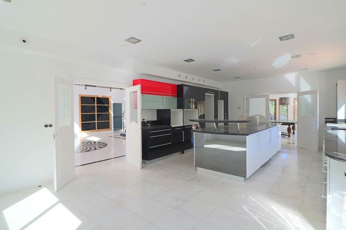 7 Zimmer Villa zu verkaufen in Benahavis mit Pool Garage - 1.779.500 € (Ref: 10057405)