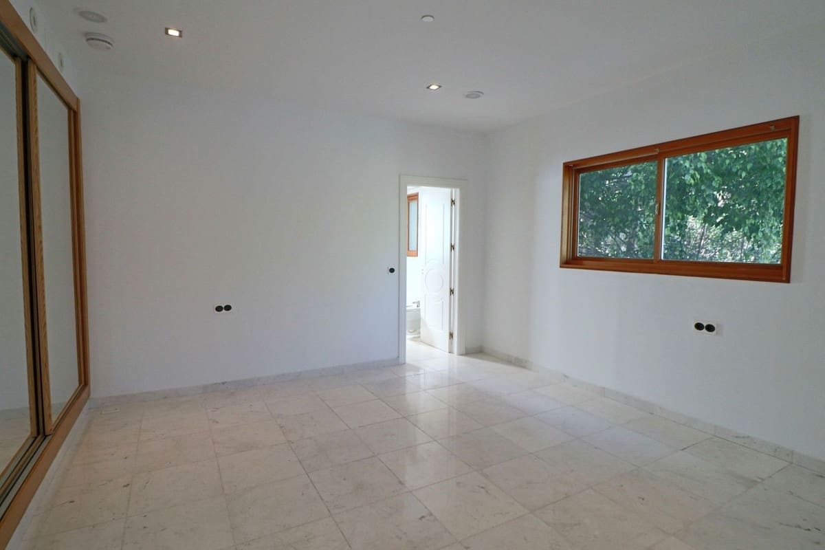 7 Zimmer Villa zu verkaufen in Benahavis mit Pool Garage - 1.779.500 € (Ref: 10057405)