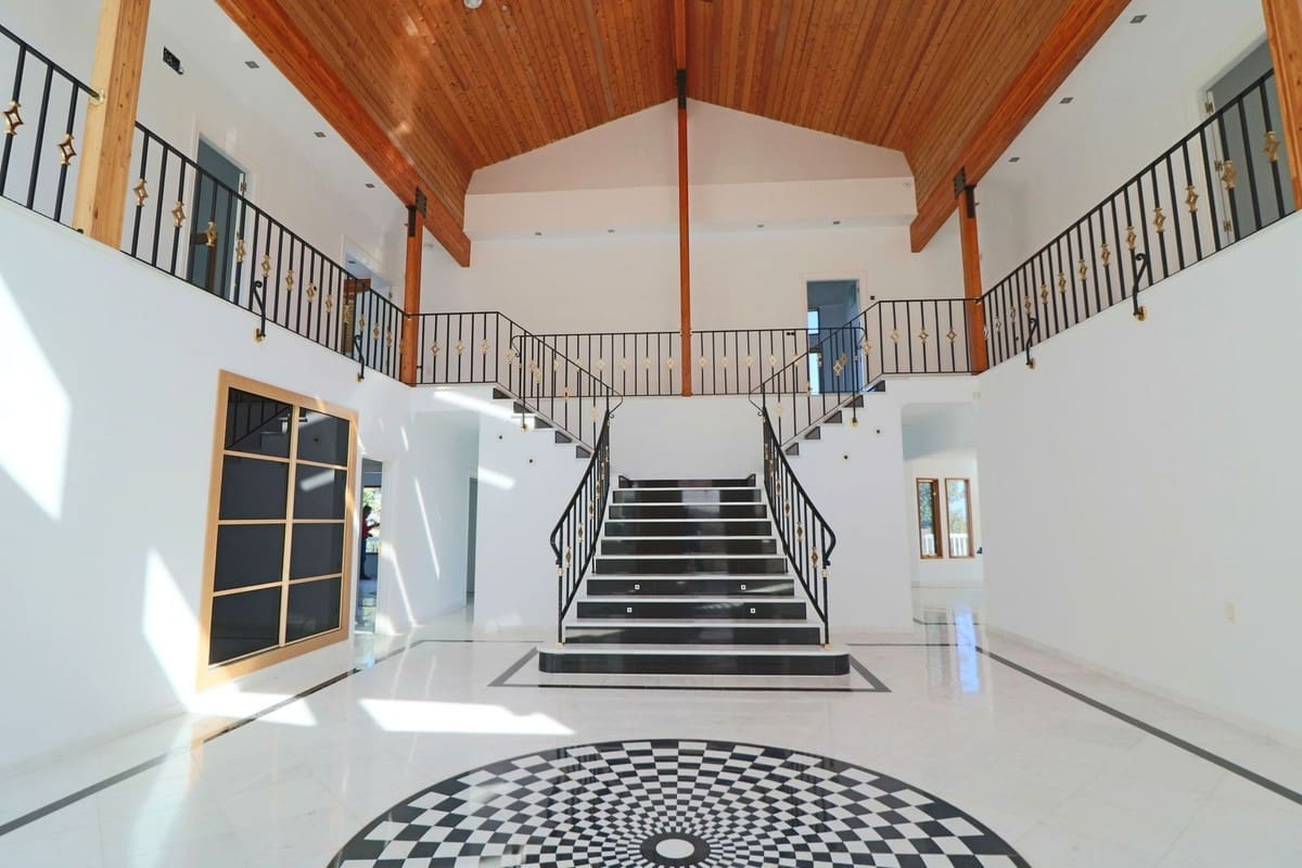 7 Zimmer Villa zu verkaufen in Benahavis mit Pool Garage - 1.779.500 € (Ref: 10057405)
