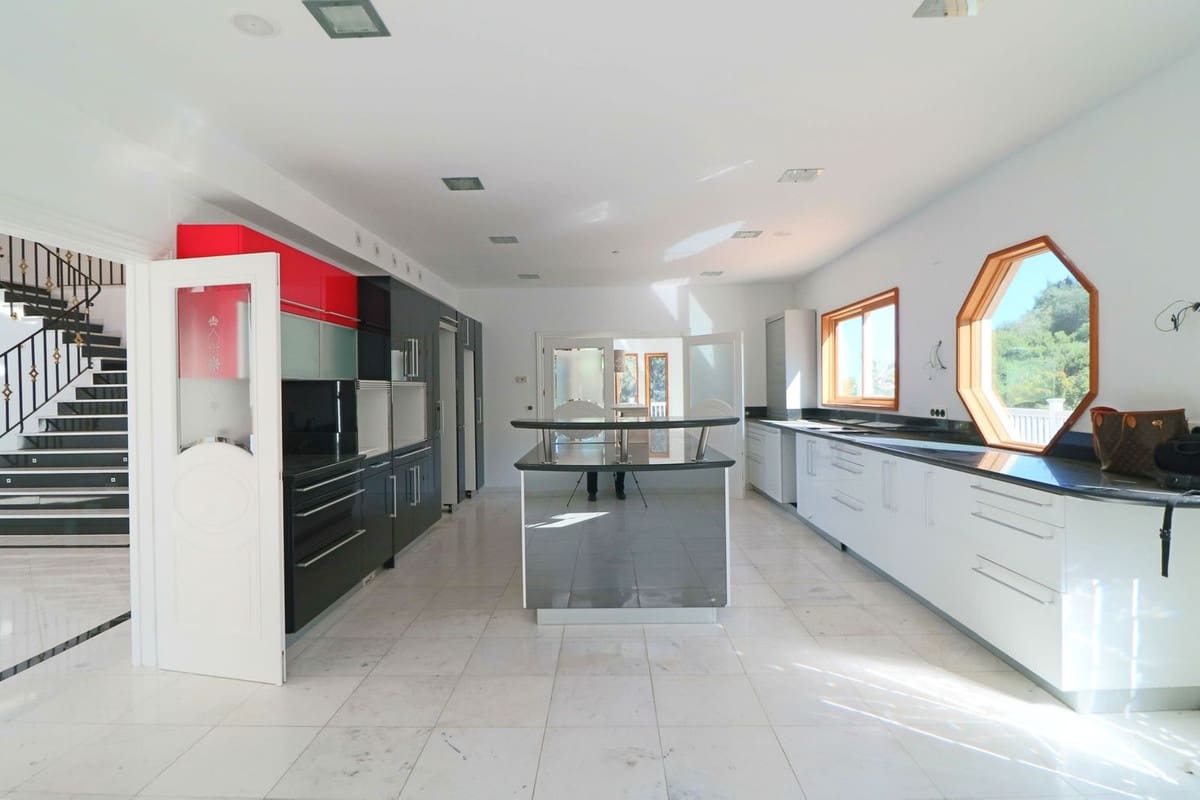 7 Zimmer Villa zu verkaufen in Benahavis mit Pool Garage - 1.779.500 € (Ref: 10057405)