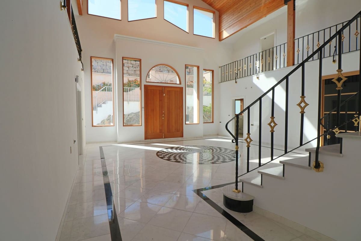 7 Zimmer Villa zu verkaufen in Benahavis mit Pool Garage - 1.779.500 € (Ref: 10057405)