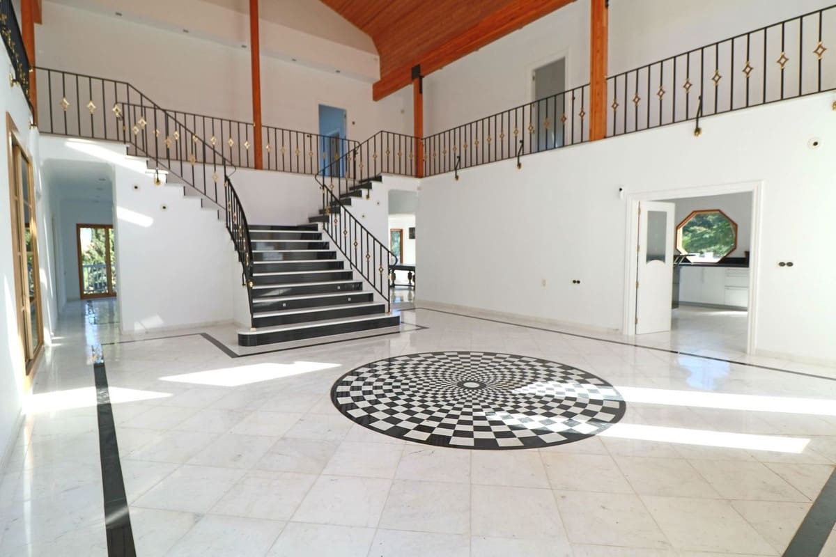 7 Zimmer Villa zu verkaufen in Benahavis mit Pool Garage - 1.779.500 € (Ref: 10057405)