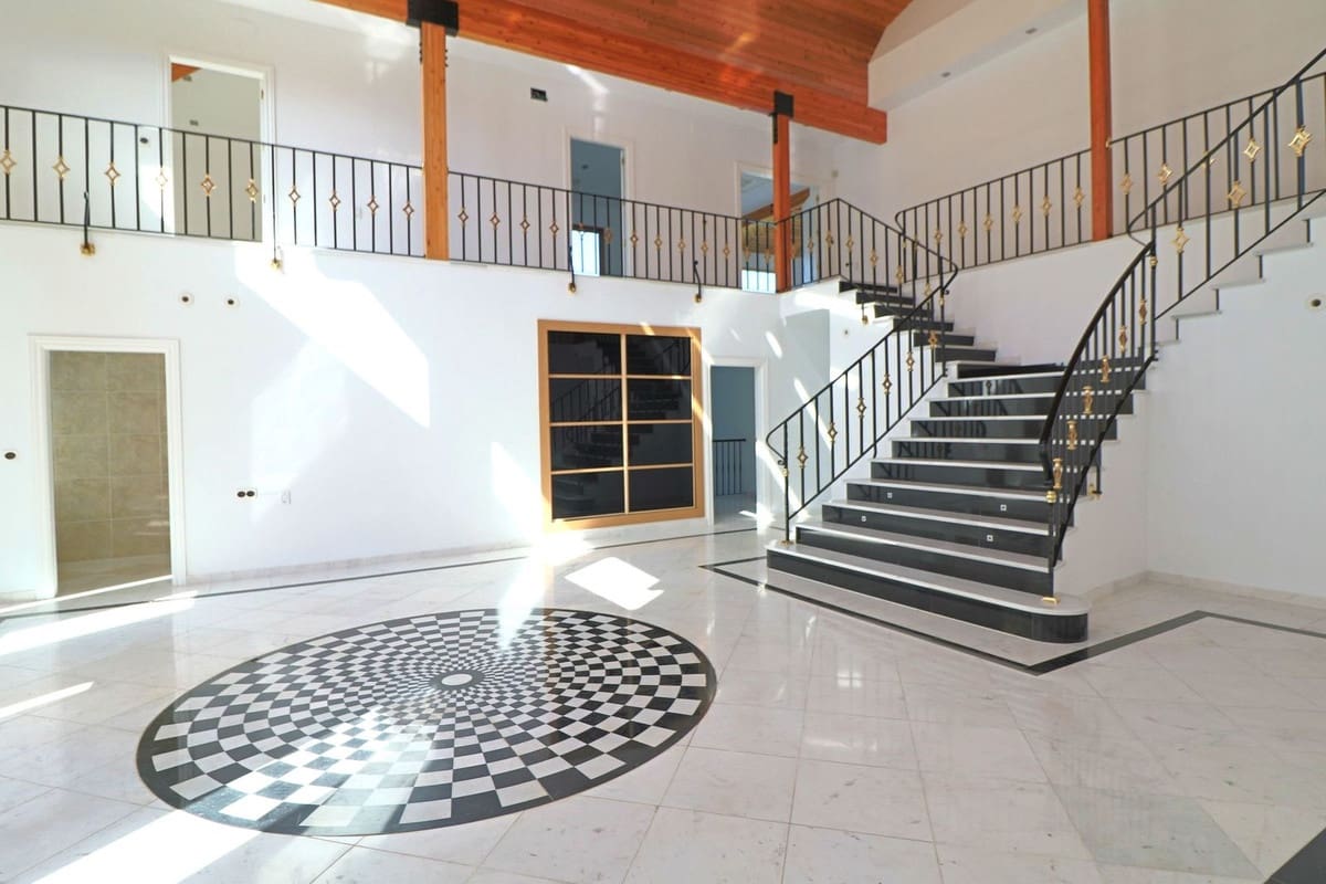 7 Zimmer Villa zu verkaufen in Benahavis mit Pool Garage - 1.779.500 € (Ref: 10057405)