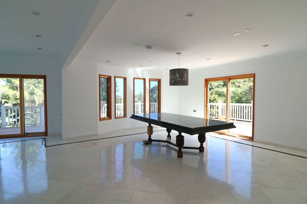 7 Zimmer Villa zu verkaufen in Benahavis mit Pool Garage - 1.779.500 € (Ref: 10057405)