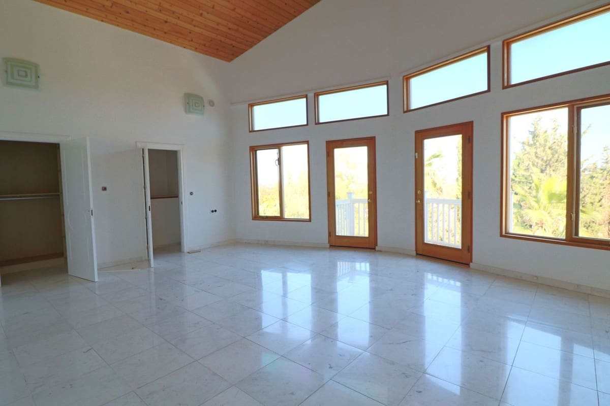 7 Zimmer Villa zu verkaufen in Benahavis mit Pool Garage - 1.779.500 € (Ref: 10057405)