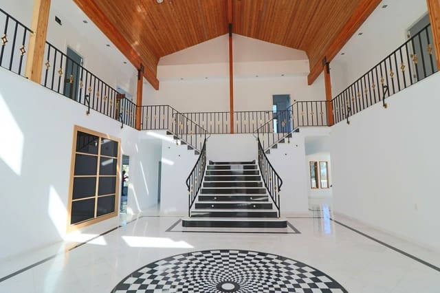 7 quarto Moradia para venda em Benahavís com piscina garagem - 1 779 500 € (Ref: 10057405)