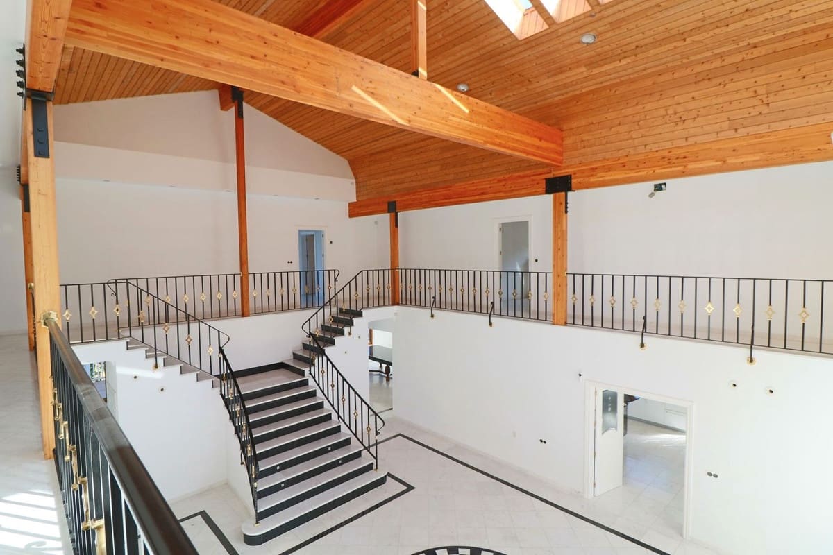 7 Zimmer Villa zu verkaufen in Benahavis mit Pool Garage - 1.779.500 € (Ref: 10057405)