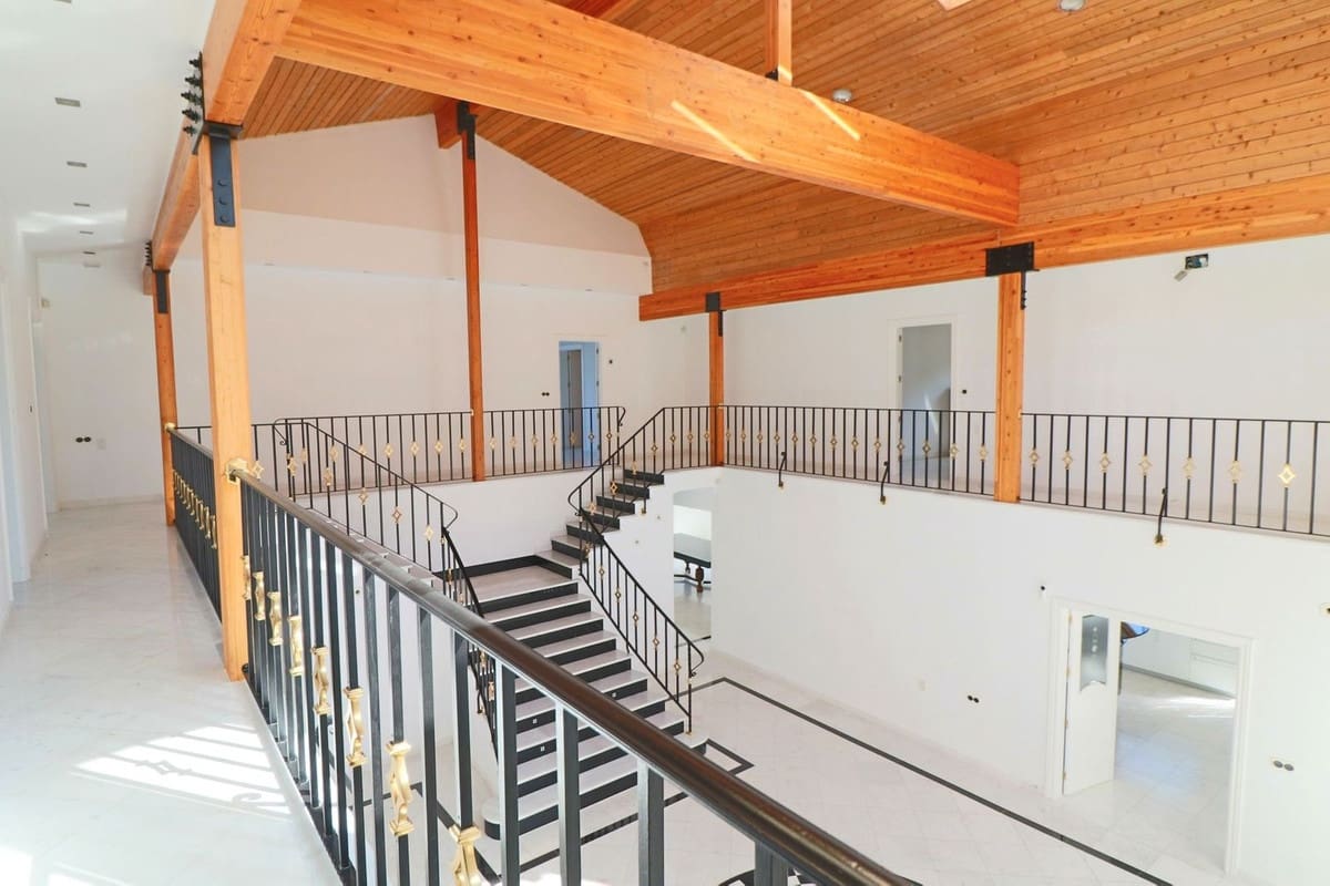 7 Zimmer Villa zu verkaufen in Benahavis mit Pool Garage - 1.779.500 € (Ref: 10057405)