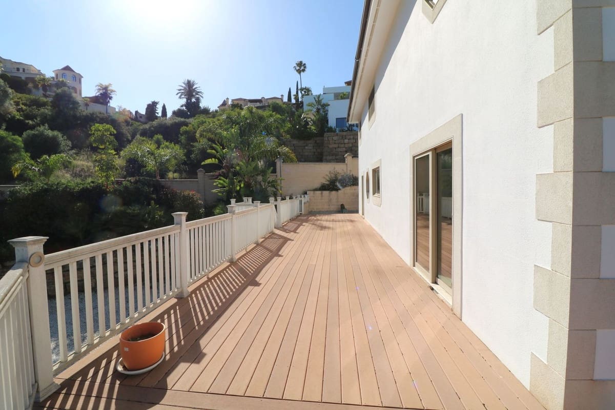 7 Zimmer Villa zu verkaufen in Benahavis mit Pool Garage - 1.779.500 € (Ref: 10057405)