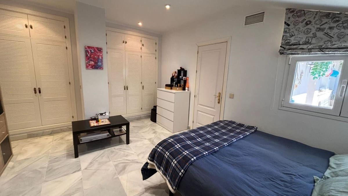 4 bedroom Apartment for sale in Marbella with pool garage - € 895,000 (Ref: 10057407)