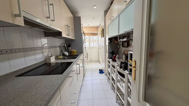 4 bedroom Apartment for sale in Marbella with pool garage - € 895,000 (Ref: 10057407)