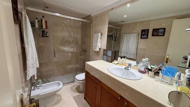 4 bedroom Apartment for sale in Marbella with pool garage - € 895,000 (Ref: 10057407)
