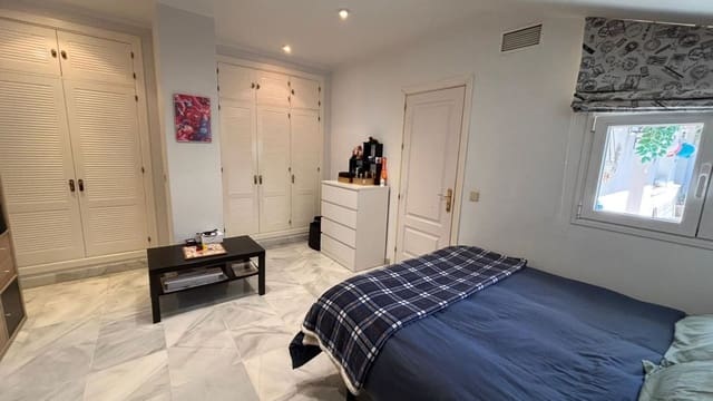 4 bedroom Apartment for sale in Marbella with pool garage - € 895,000 (Ref: 10057407)