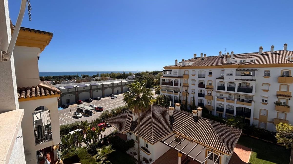 4 bedroom Apartment for sale in Marbella with pool garage - € 895,000 (Ref: 10057407)