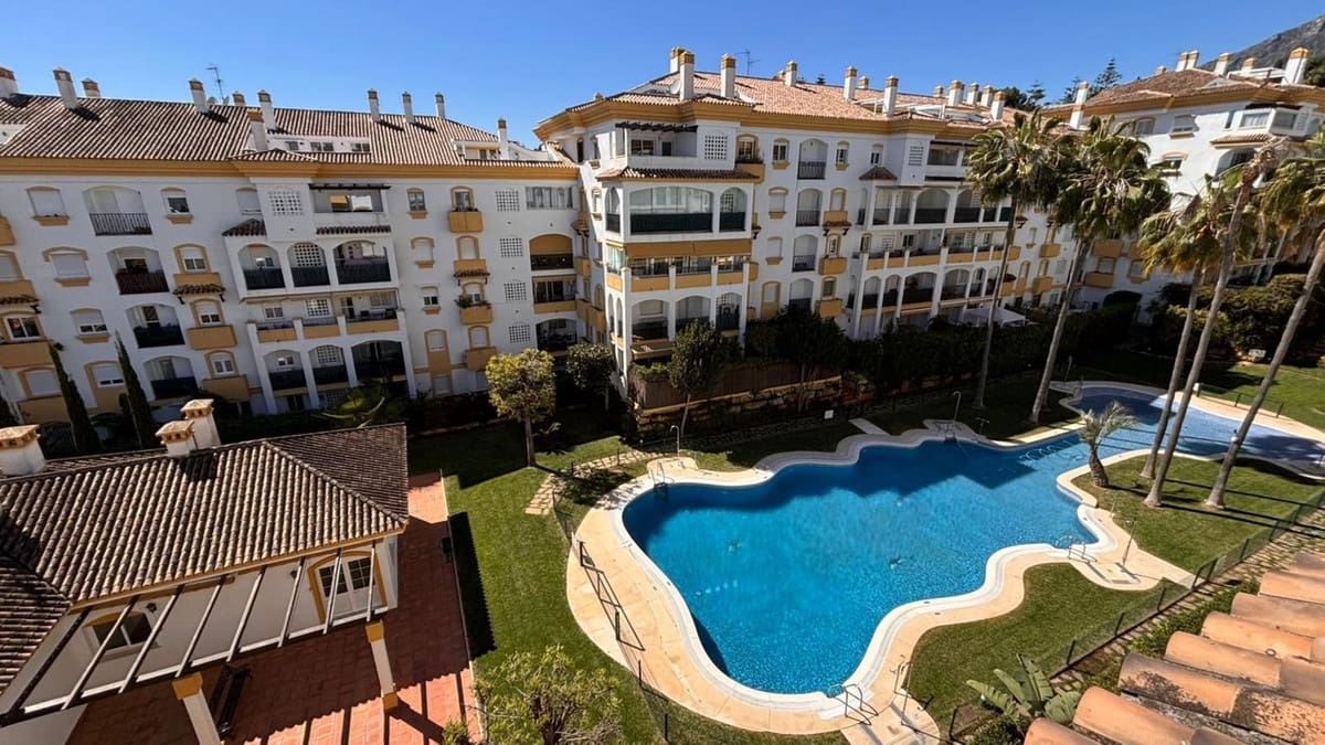 4 bedroom Apartment for sale in Marbella with pool garage - € 895,000 (Ref: 10057407)