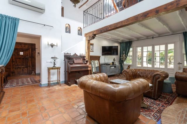 4 Zimmer Villa zu verkaufen in Guadalmina Baja, Marbella mit Pool Garage - 3.800.000 € (Ref: 10057408)