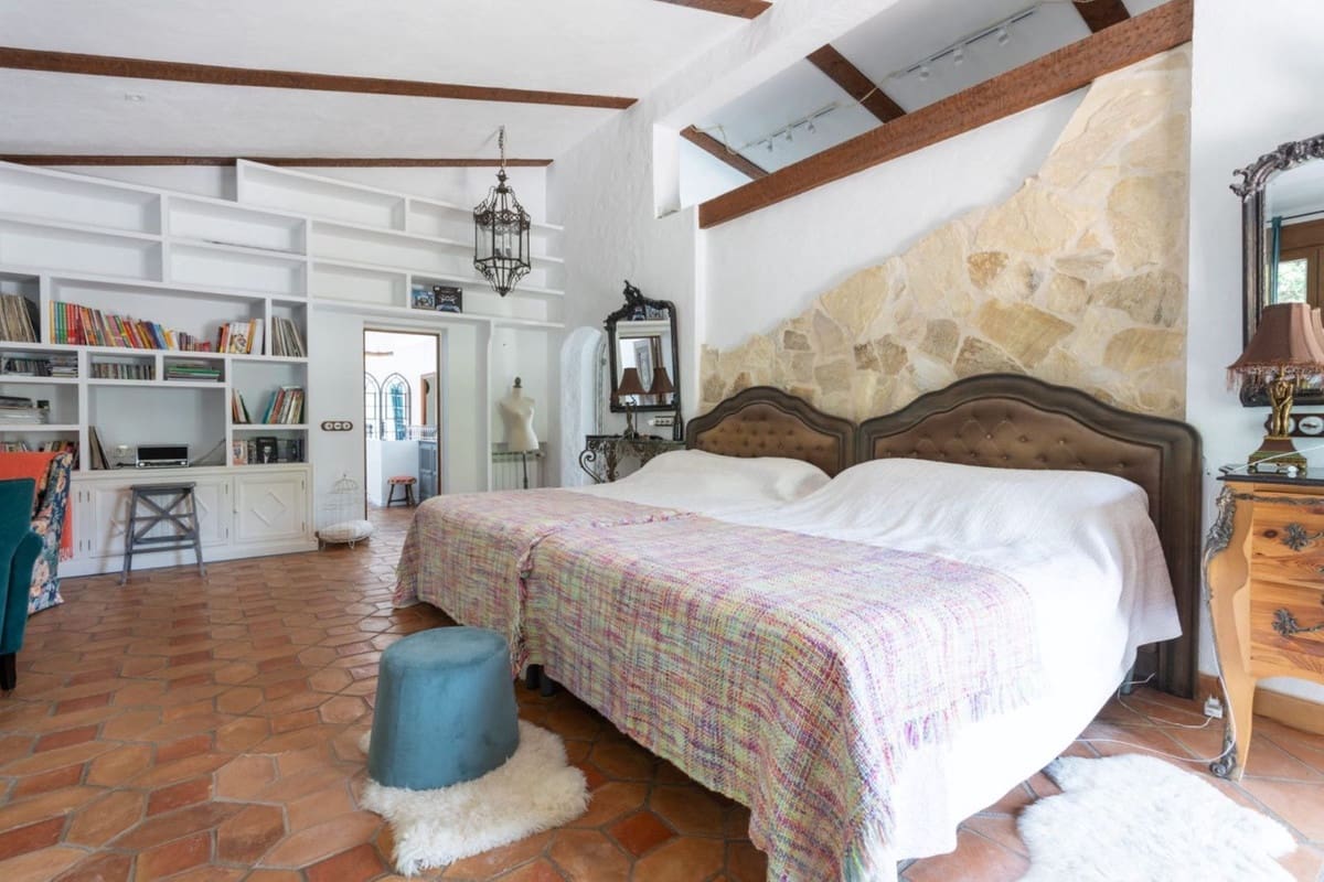 4 Zimmer Villa zu verkaufen in Guadalmina mit Pool Garage - 3.800.000 € (Ref: 10057408)