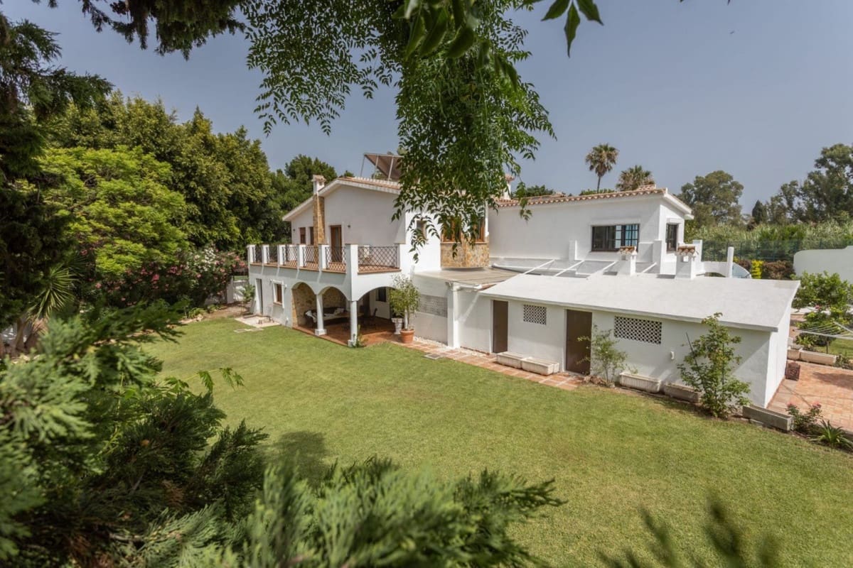 4 Zimmer Villa zu verkaufen in Guadalmina mit Pool Garage - 3.800.000 € (Ref: 10057408)