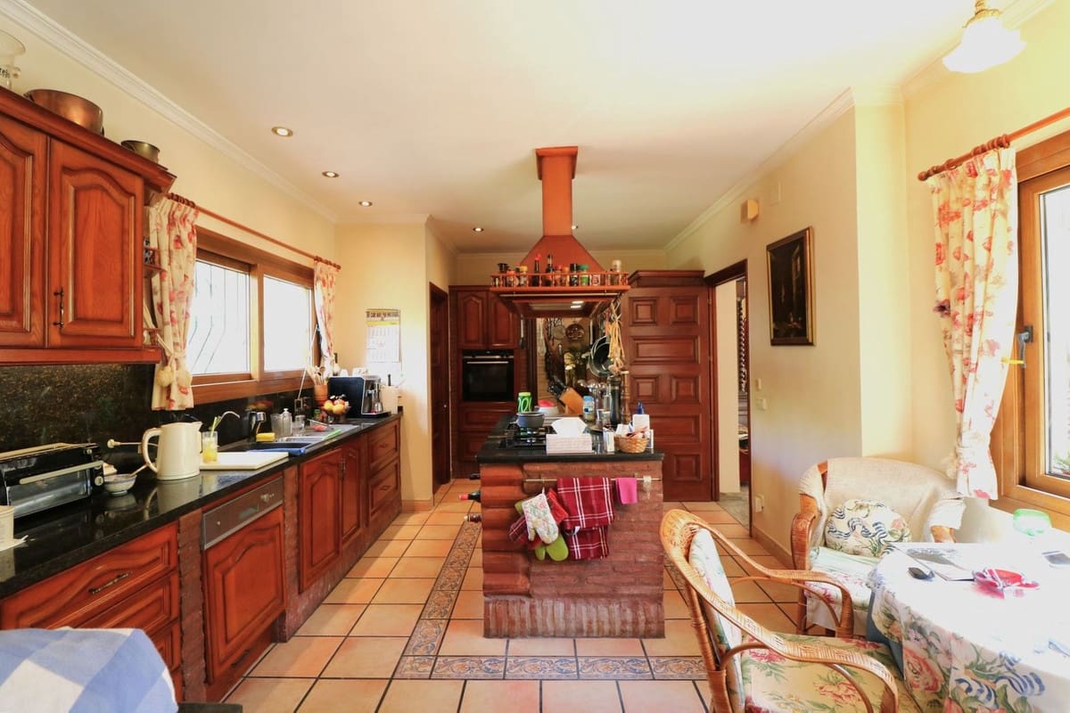 6 quarto Moradia para venda em El Paraiso com piscina garagem - 4 200 000 € (Ref: 10060936)