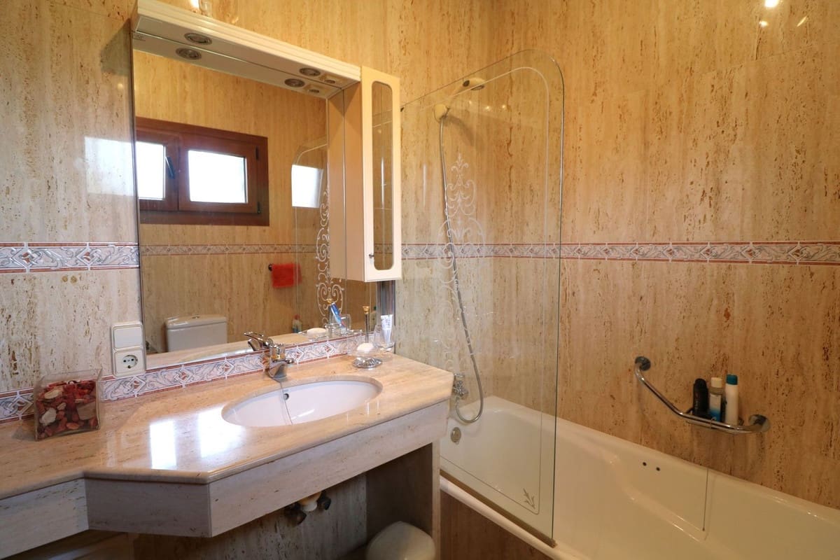 6 quarto Moradia para venda em El Paraiso com piscina garagem - 4 200 000 € (Ref: 10060936)