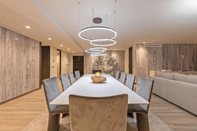 5 bedroom Apartment for sale in Puerto Banus, Marbella with garage - € 2,350,000 (Ref: 10079851)