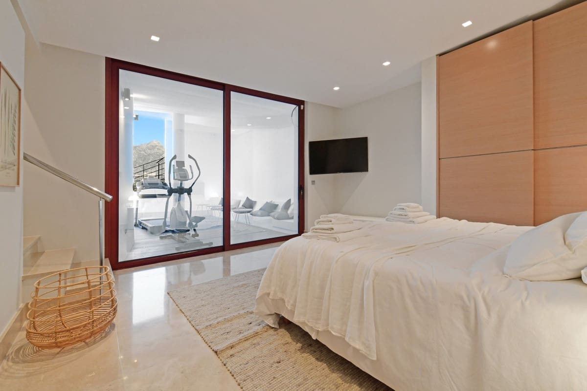 7 sypialnia Willa na sprzedaż w Nueva Andalucia z basenem garażem - 4 400 000 € (Ref: 10098538)