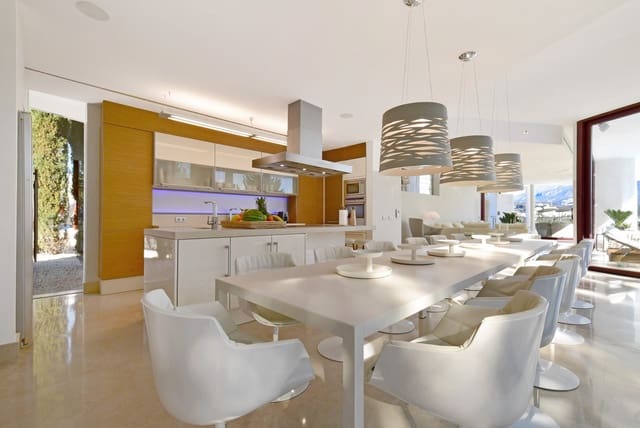 7 sypialnia Willa na sprzedaż w Nueva Andalucia, Marbella z basenem garażem - 4 400 000 € (Ref: 10098538)
