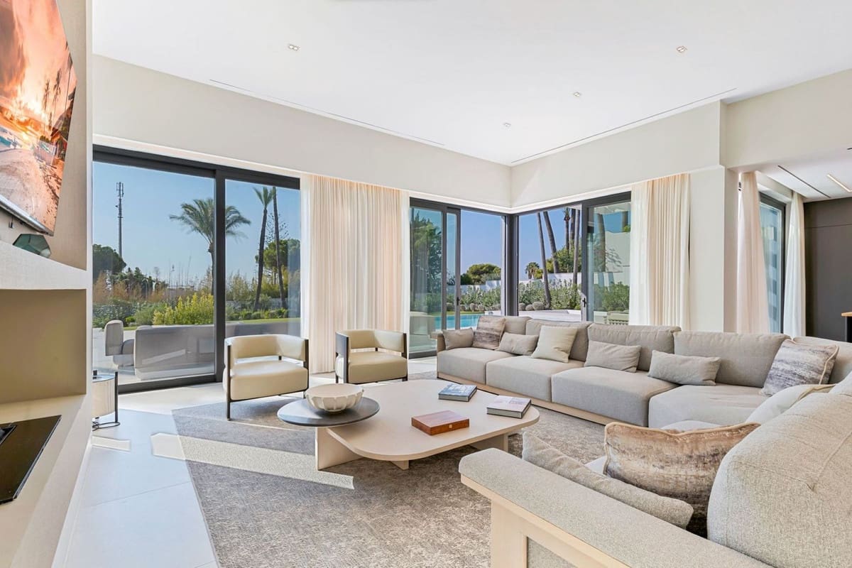 4 soveværelse Villa til salg i El Paraiso med swimmingpool garage - € 3.700.000 (Ref: 10179223)