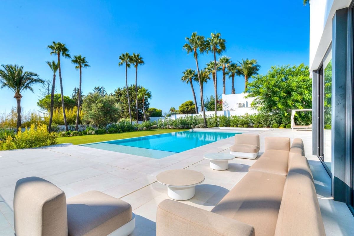 4 soveværelse Villa til salg i El Paraiso med swimmingpool garage - € 3.700.000 (Ref: 10179223)
