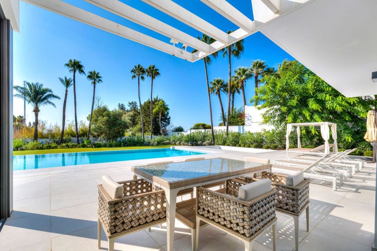 4 soveværelse Villa til salg i El Paraiso med swimmingpool garage - € 3.700.000 (Ref: 10179223)