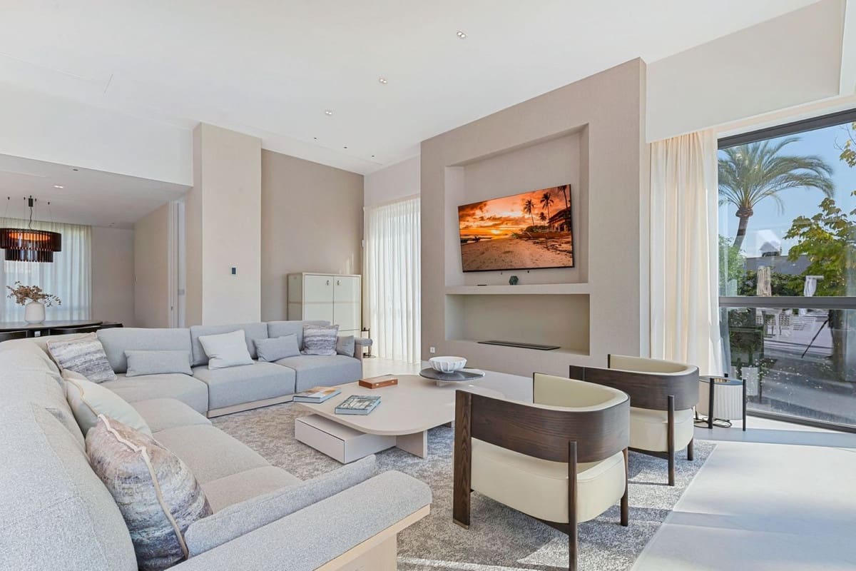 4 soveværelse Villa til salg i El Paraiso med swimmingpool garage - € 3.700.000 (Ref: 10179223)